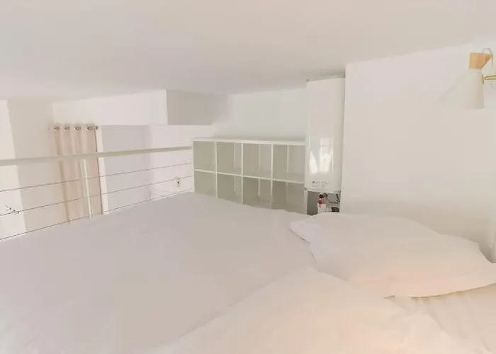 Charming Mezzanine W/ Large Terrace - Apartment Nizza