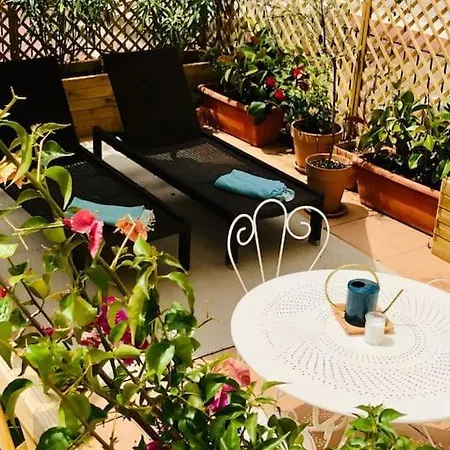 Charming Mezzanine W/ Large Terrace - شقة *