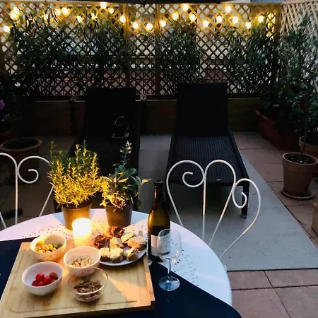 Charming Mezzanine W/ Large Terrace - شقة نيس